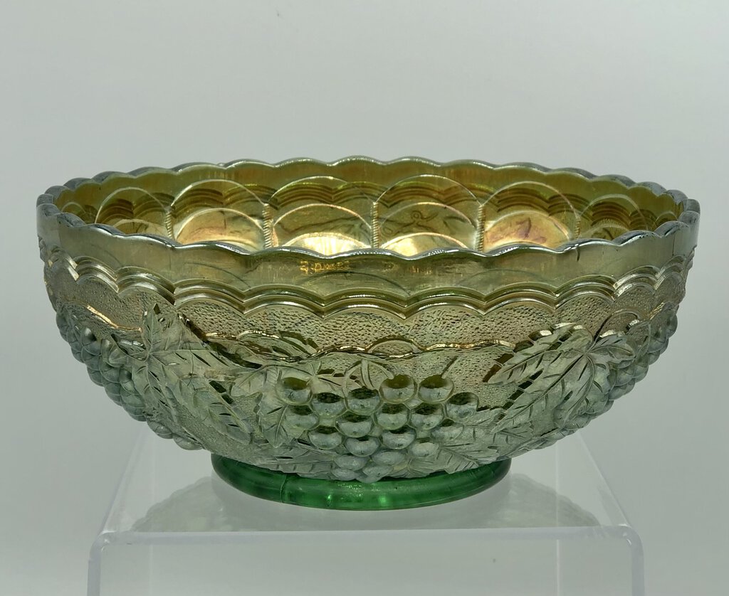 håndtering trappe favorit Imperial Carnival Glass Green Grape Scalloped Edge Bowl /b – Pathway Market  GR