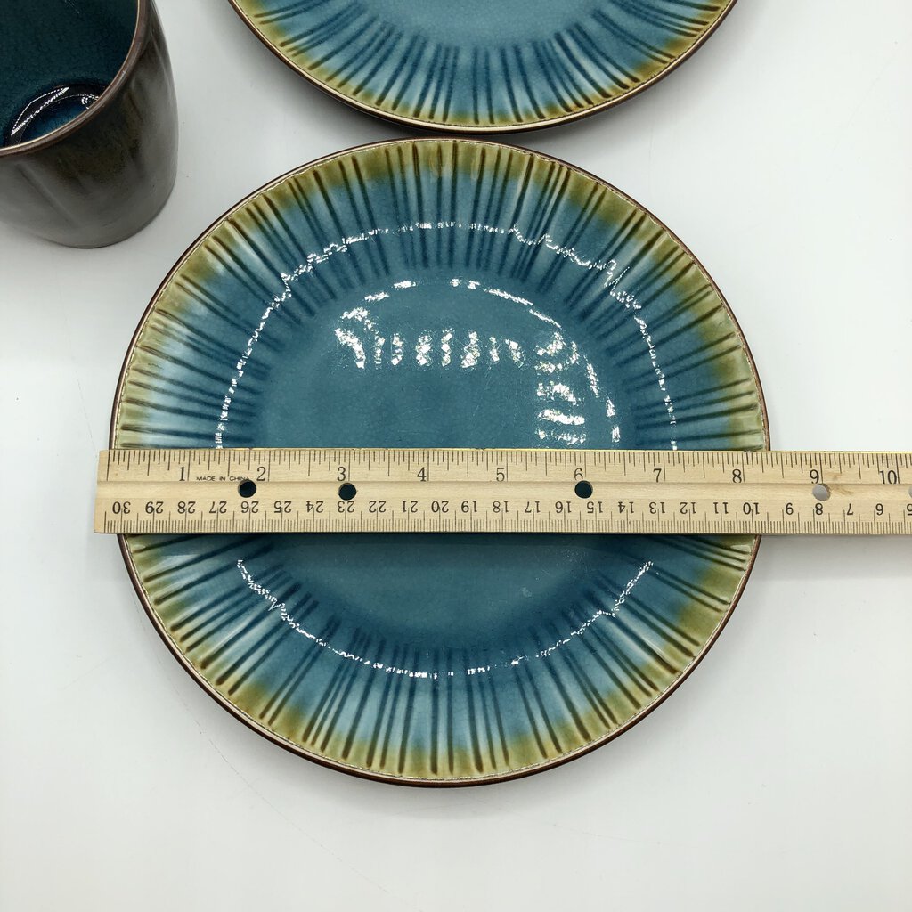 Gibson Cressa Turquoise 8 1/2” Plate w/ Mug Set of 2 /b