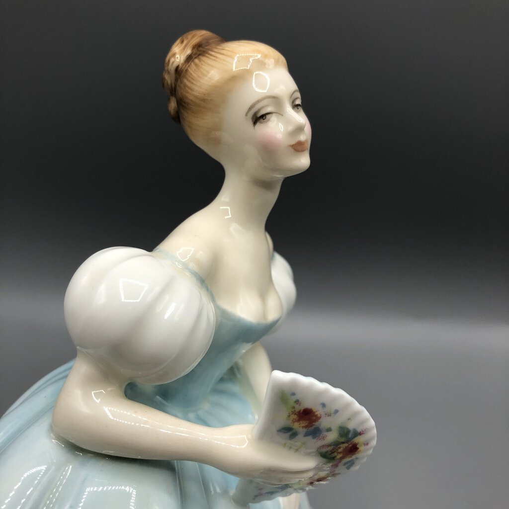 Royal Doulton “First Dance” HN2803 Porcelain Figurine /b