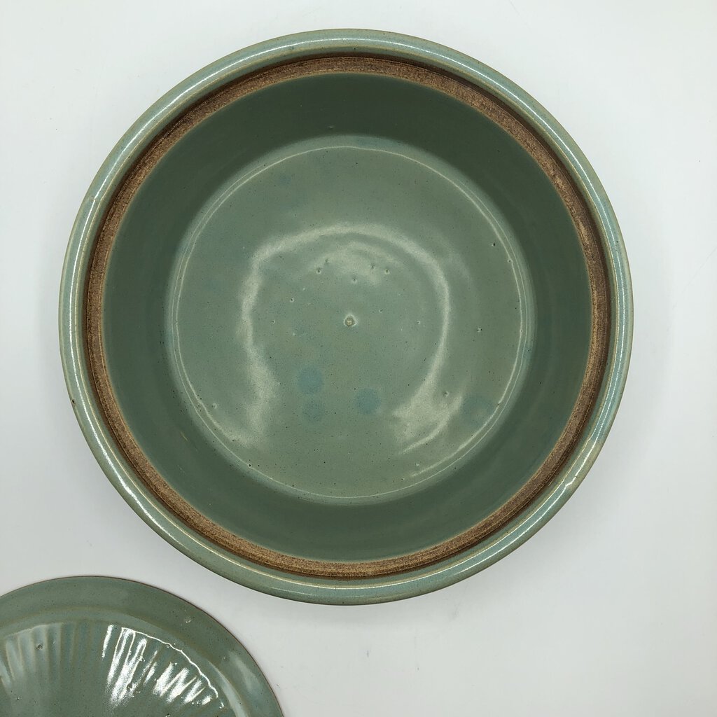 Vintage USA Large Green Stoneware Ribbed Casserole w/ Lid