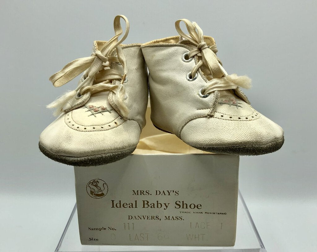 Vintage Mrs Day’s Ideal Baby Shoes /b