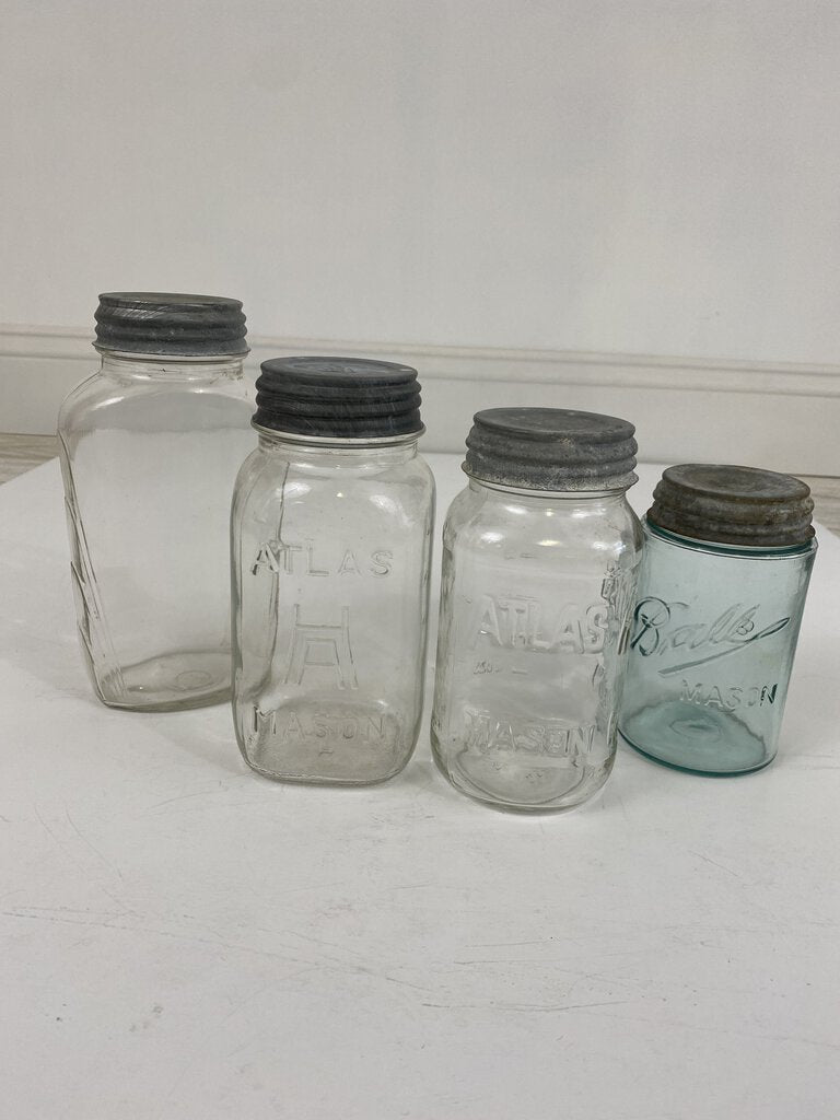 Four Vintage. Canning Jars with Zinc Lids Mason & Ball /r