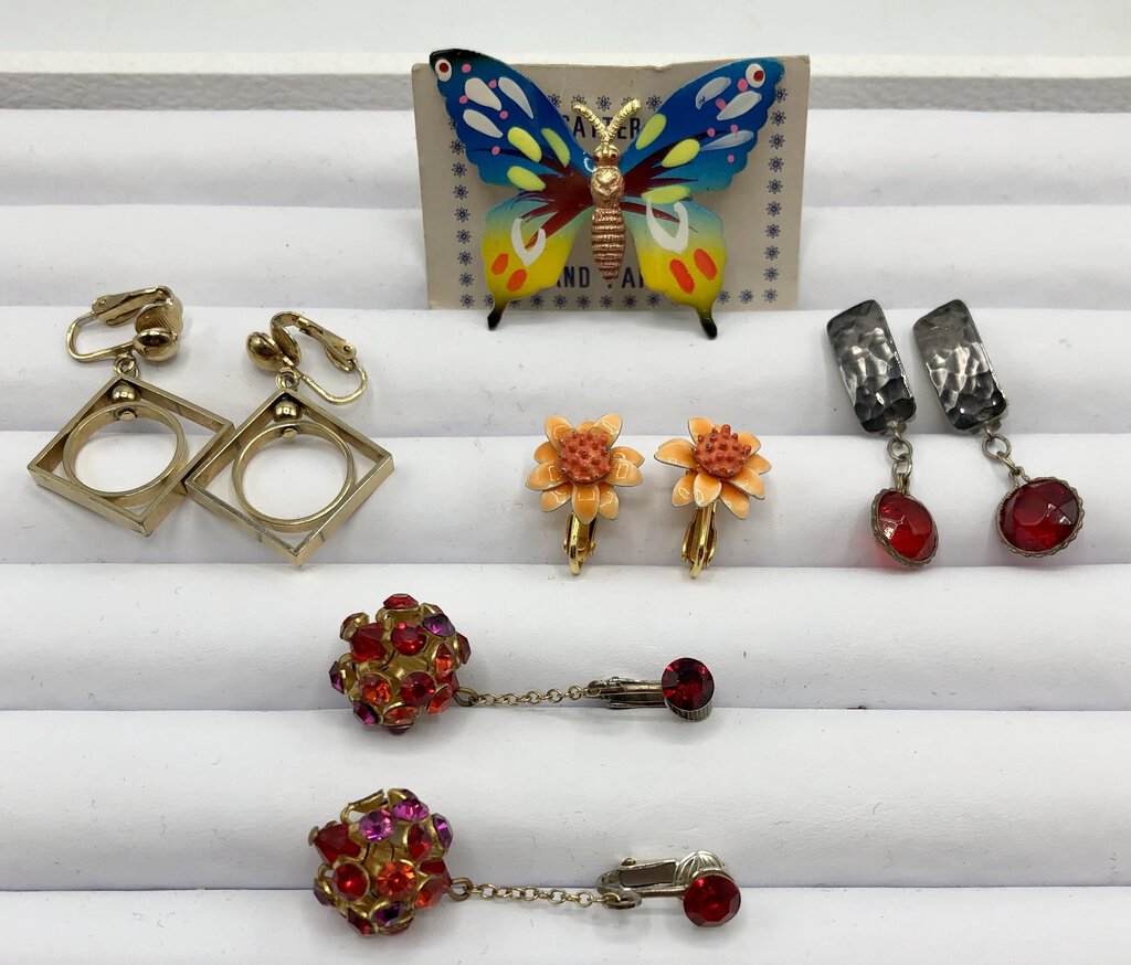 Vintage 1960’s/ 70’s Lot of Assorted Earrings & Brooch /b