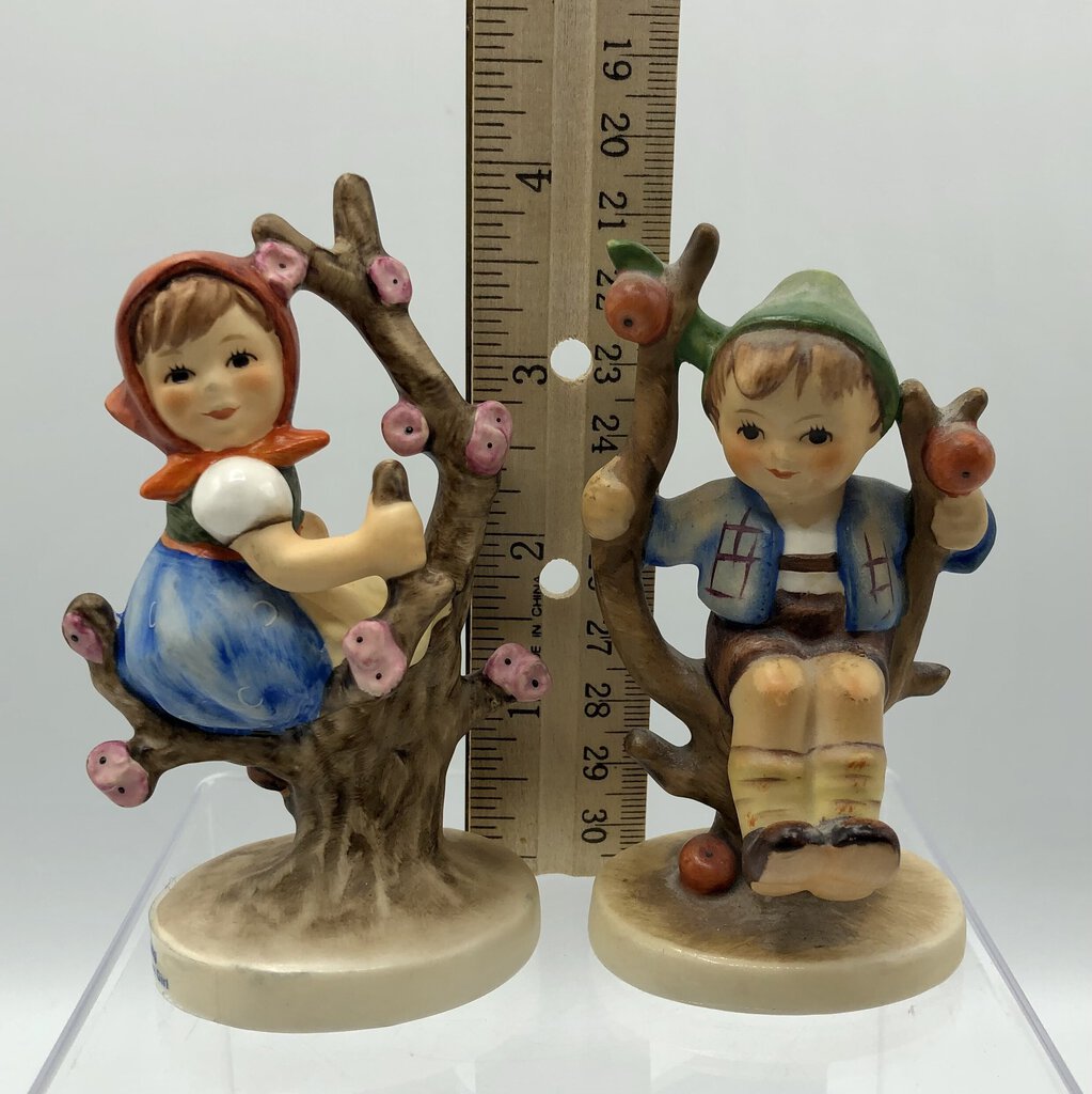 Goebel M.J.Hummel Apple Tree Boy & Girl Figurine Pair/ TMK-3/ TMK-7 /b