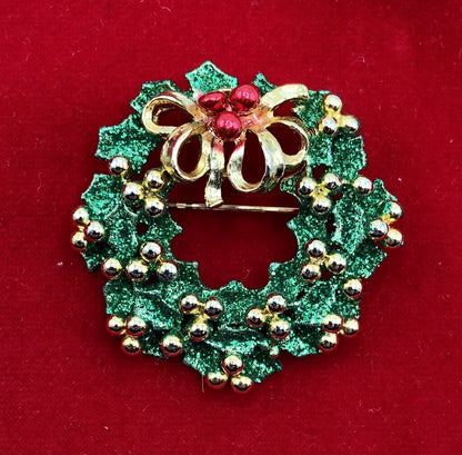 Vintage Festive Christmas Wreath Brooch /b