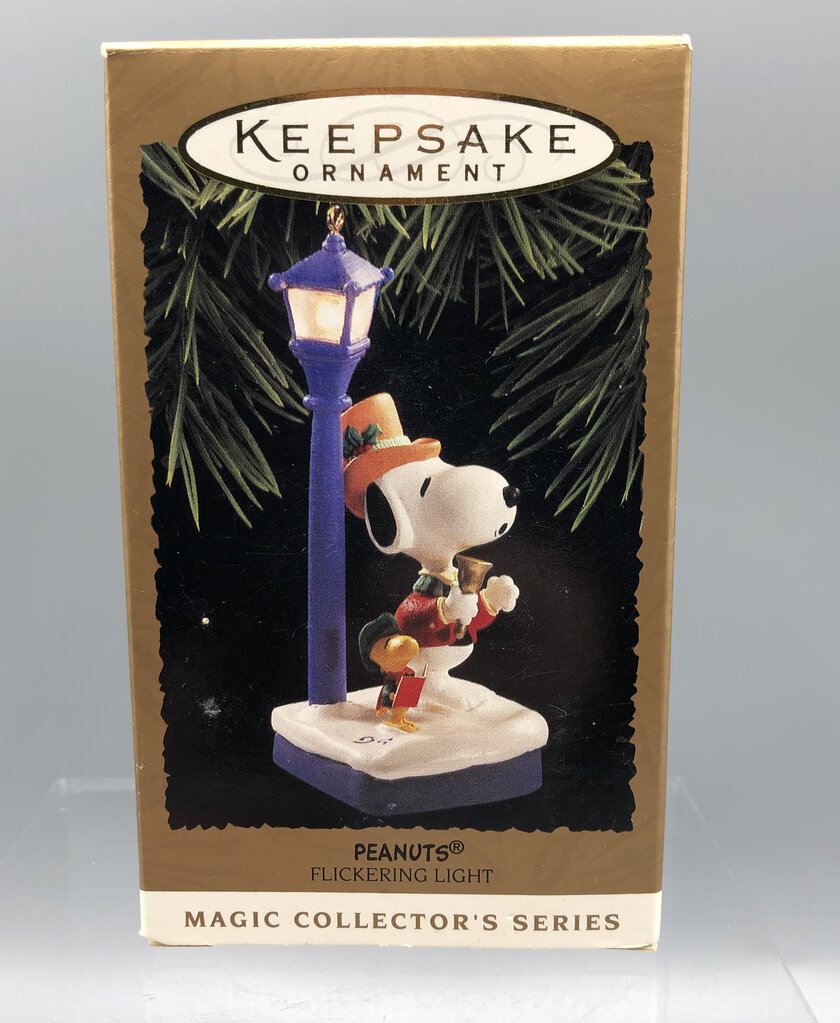 1994 Hallmark Keepsake Peanuts SNOOPY Magic Collector’s Series Ornament /b