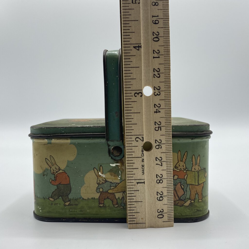 Vintage 1925 Peter Rabbit Tin w/ Lid and Handle /bh