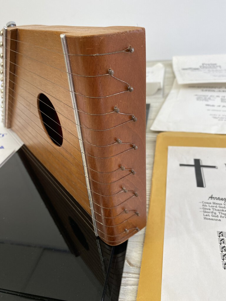 Arpa Magica Wooden 15 String Harp 16.5” x 8” w/Acrylic Storage Box, Sheet Music /rb