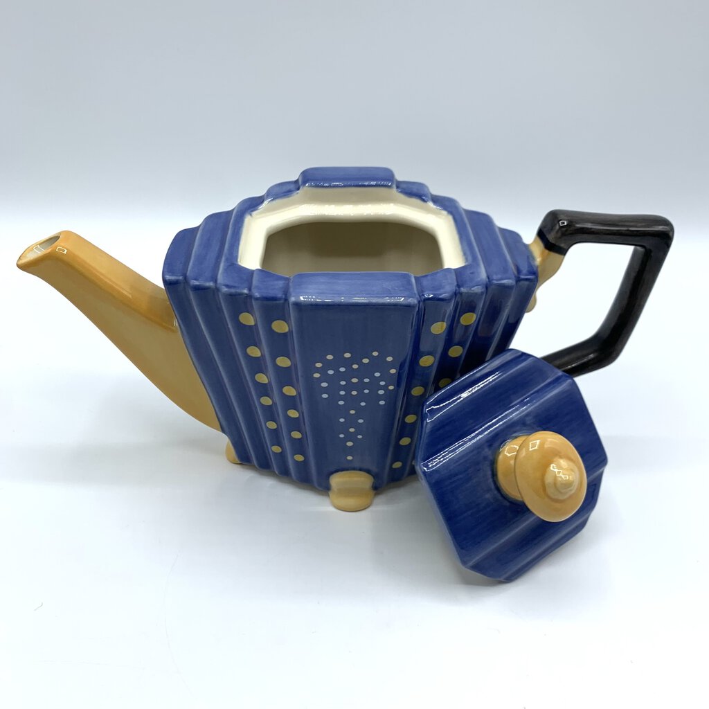 Pfaltzgraff “Villa Della Luna” Teapot, Designed by Jana Kolpen and Mary Tiegreen /hg