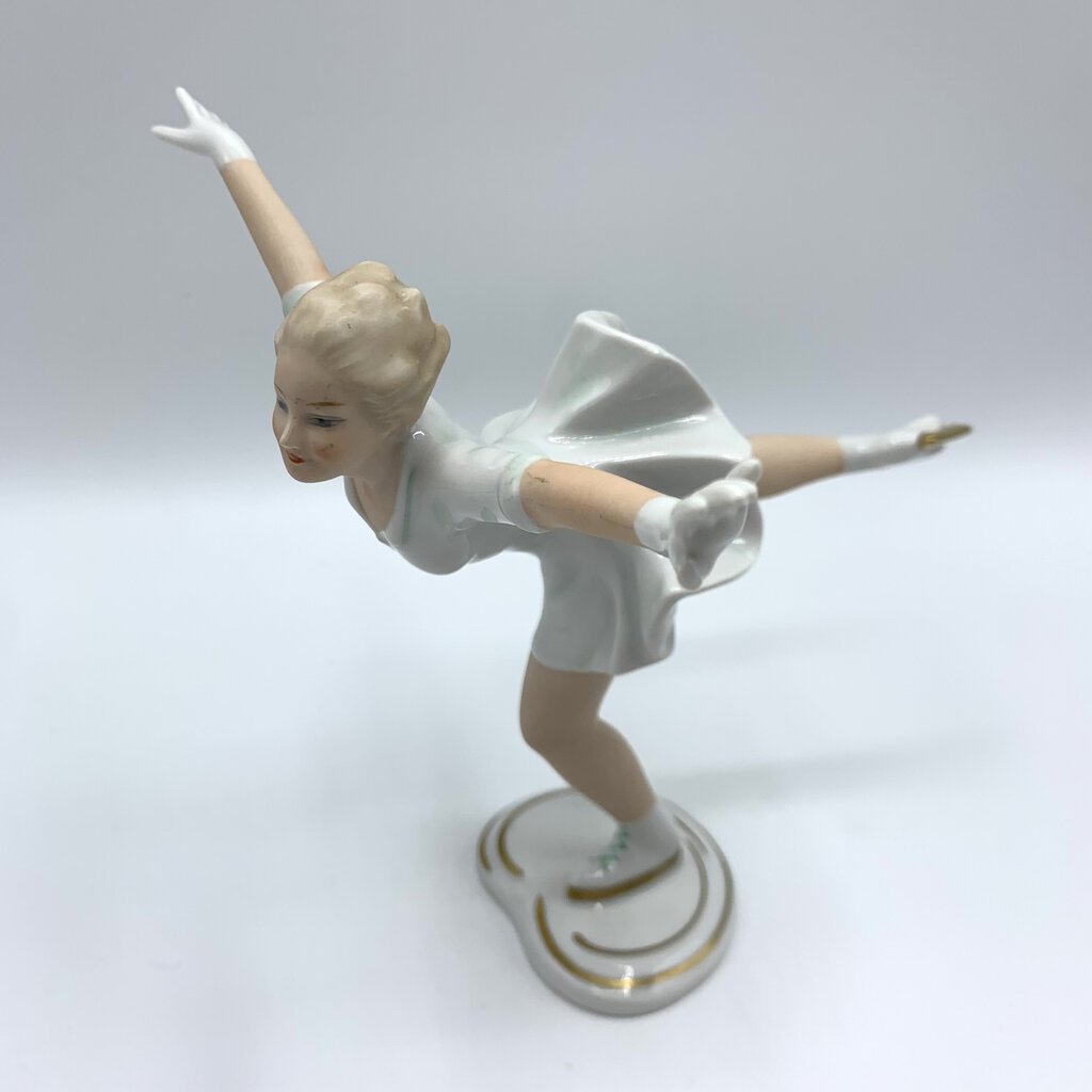 Vintage Wallendorf Porcelain Ice Skater Figurine #1384 /hg