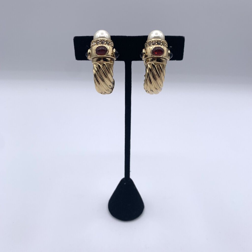 Vintage 1980s Signed Estruscan-Style Ciner “Mogul” Jeweled Clip-on Earrings /hg