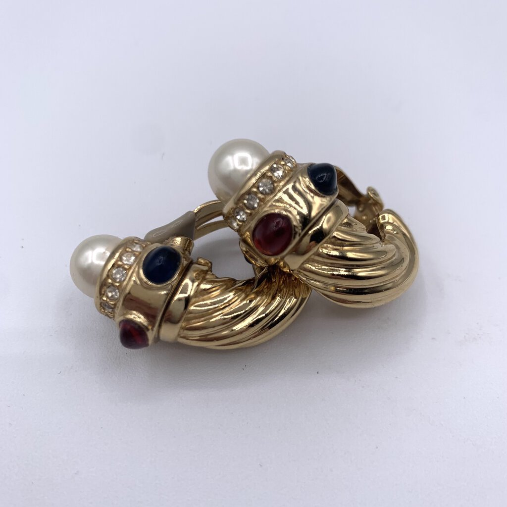 Vintage 1980s Signed Estruscan-Style Ciner “Mogul” Jeweled Clip-on Earrings /hg