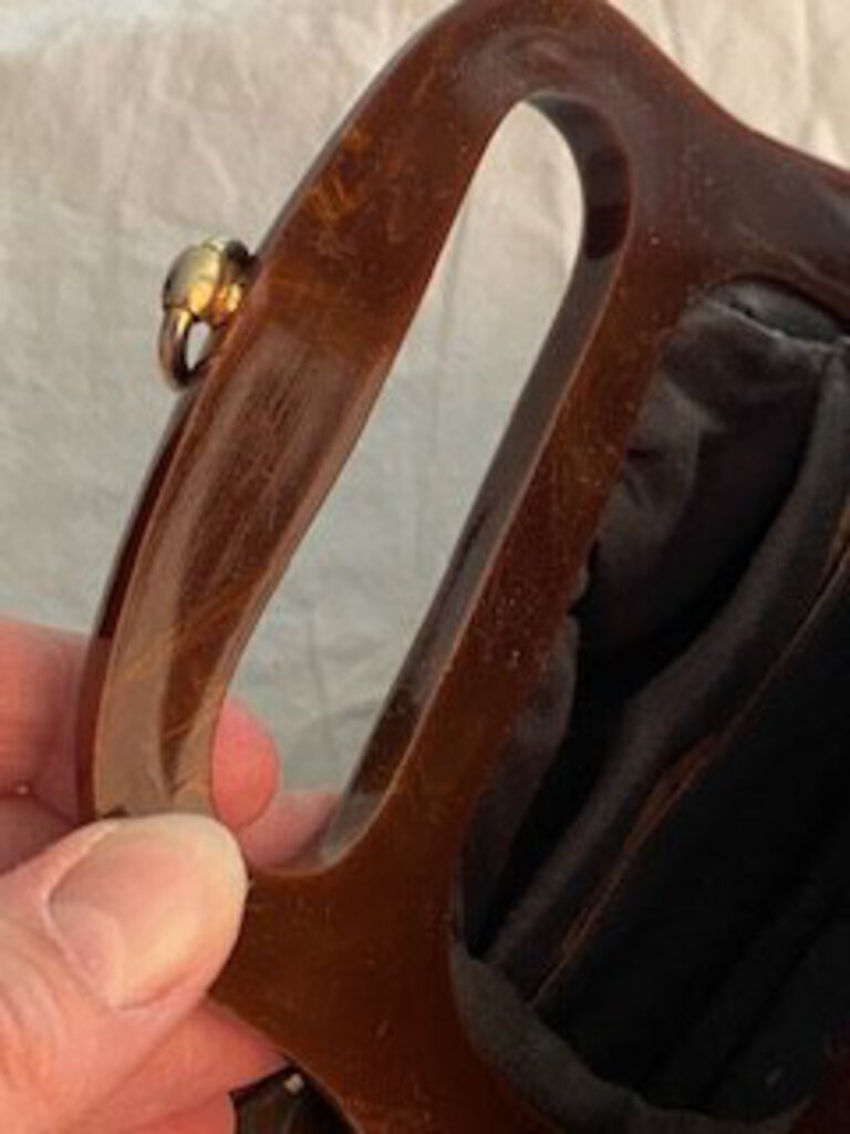 Vintage 1960’ies Structured Shiny Plastic Brown Toned Handbag Gold Tone Closure /rw