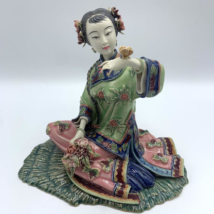 Vintage Shiwan Wucai Porcelain Qing Dynasty Lady with Butterfly Figurine /hgo