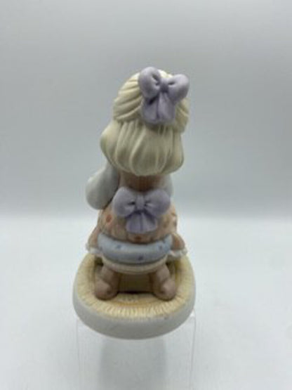 Precious Moments Figurine - Living Each Day with Love /ro
