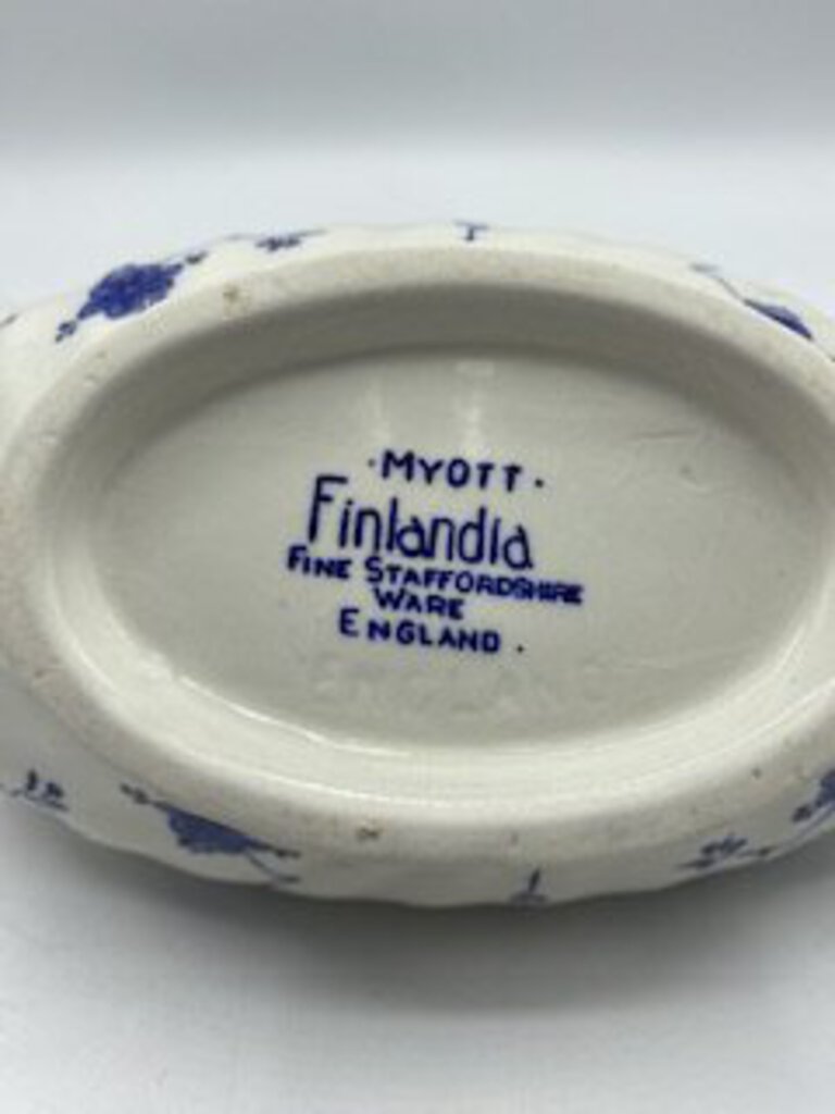 Myott Finlandia Fine Staffordshire Ware England Blue/White Gravy Boat w/Underplate /roh