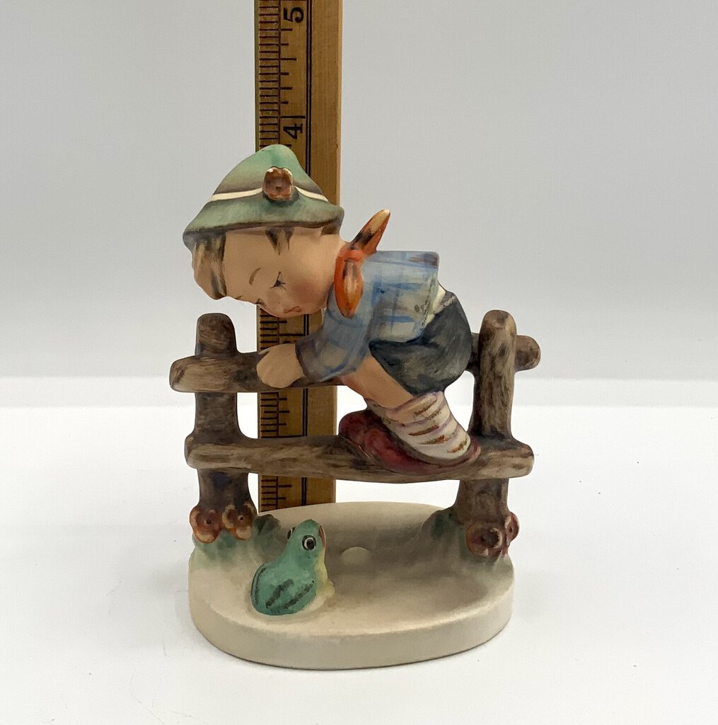 ah/ “Retreat to Safety” Goebel Hummel Figurine 201/I